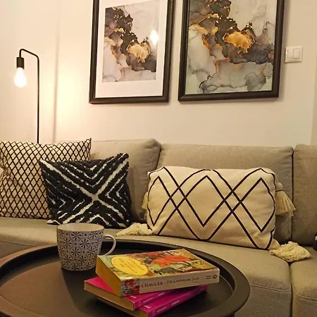 Stylish Ground Floor Maisonette Apartment