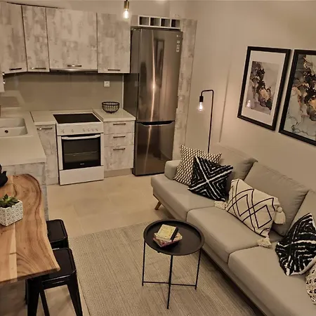 Stylish Ground Floor Maisonette *