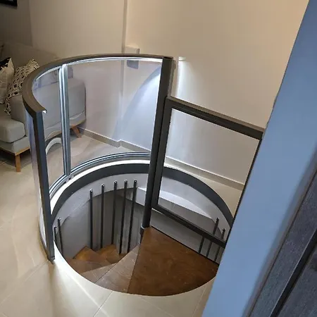 Stylish Ground Floor Maisonette *