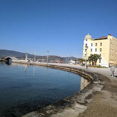 Stylish Ground Floor Maisonette 公寓