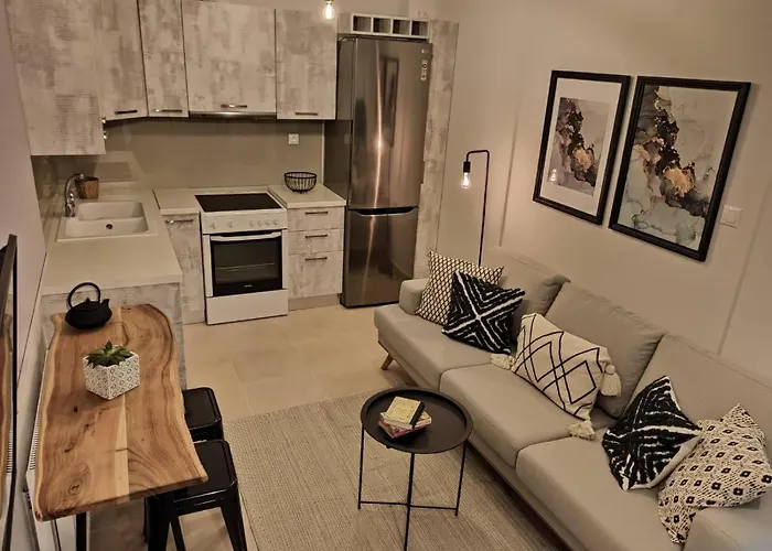 Stylish Ground Floor Maisonette *