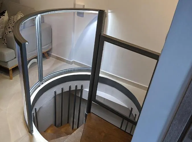 Stylish Ground Floor Maisonette *