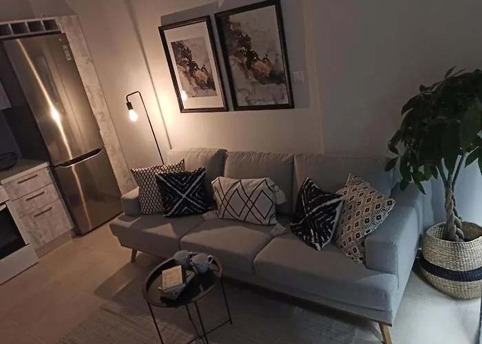 Stylish Ground Floor Maisonette Appartamento Volos