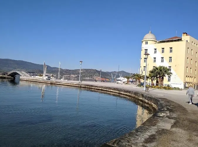 Stylish Ground Floor Maisonette Appartamento