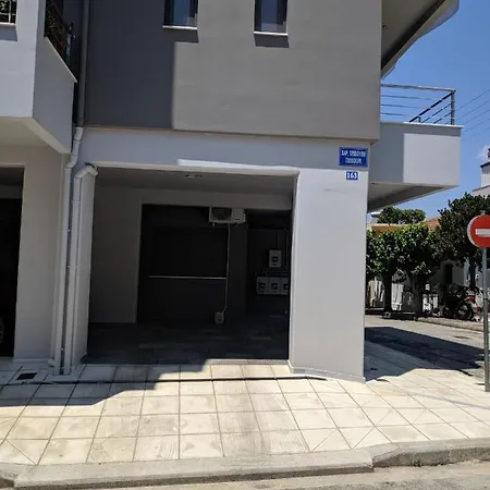 Stylish Ground Floor Maisonette * Волос