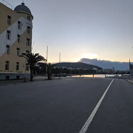 Stylish Ground Floor Maisonette *