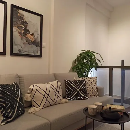 Stylish Ground Floor Maisonette *