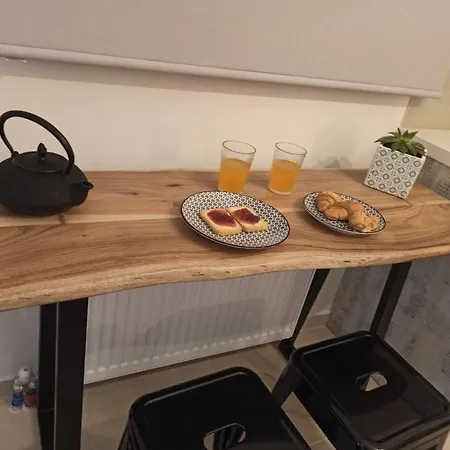 Stylish Ground Floor Maisonette Волос