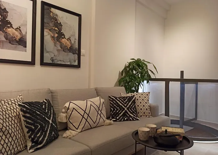 Stylish Ground Floor Maisonette *